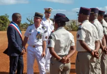 À Ouangani, la dernière présentation au drapeau du colonel Soubra, chef de corps du RSMA À Ouangani, la dernière présentation au drapeau du colonel Soubra, chef de corps du RSMA