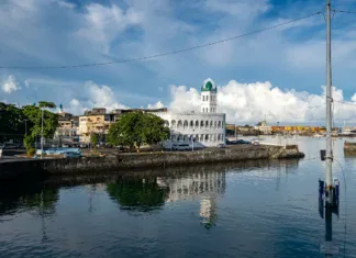 Comores : 51 ans d’indépendance du pays, ces citoyens dressent leurs bilans Comores : 51 ans d’indépendance du pays, ces citoyens dressent leurs bilans