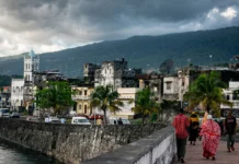 Comores : nourrisson jeté dans des toilettes, la famille de la mère bannie de son village Comores : nourrisson jeté dans des toilettes, la famille de la mère bannie de son village