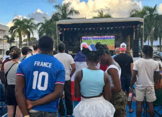 Coupe du monde : à Mayotte, les supporters saluent l’esprit collectif et la démonstration offensive de l’équipe de France Coupe du monde : à Mayotte, les supporters saluent l'esprit collectif et la démonstration offensive de l'équipe de France