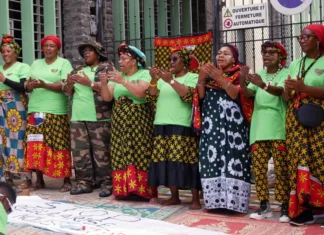 Le Collectif Mayotte 2018 lève le blocus devant la préfecture de Mamoudzou Le Collectif Mayotte 2018 lève le blocus devant la préfecture de Mamoudzou