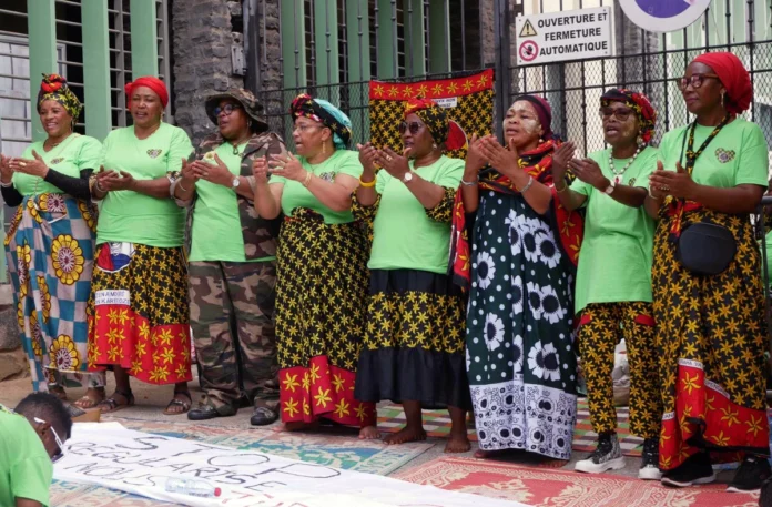 Le Collectif Mayotte 2018 lève le blocus devant la préfecture de Mamoudzou