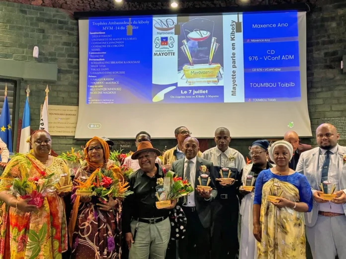 le-kibosy-celebre-a-lhemicycle-younoussa-bamana-lors-de-la-2e-edition-de-mayotte-parle-en-kibosy Le Kibosy célébré à l'hémicycle Younoussa Bamana lors de la 2e édition de "Mayotte parle en Kibosy"