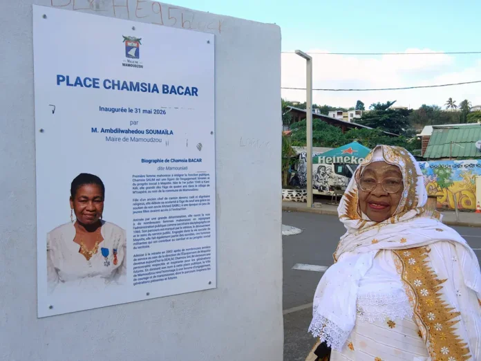 Mamoudzou met à l'honneur Chamsia Salim, première femme fonctionnaire de Mayotte Mamoudzou met à l'honneur Chamsia Salim, première femme fonctionnaire de Mayotte