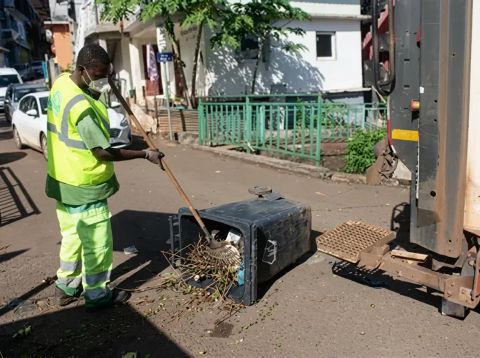 Nettoyage citoyen : à Mayotte, la mobilisation écologique prend de l'ampleur
