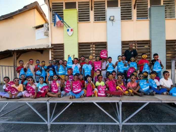 Petite-Terre : 300 enfants équipés de kits d'hygiène pour promouvoir les bons réflexes santé Petite-Terre : 300 enfants équipés de kits d'hygiène pour promouvoir les bons réflexes santé