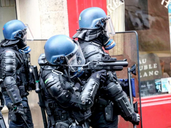 Usage des armes : les forces de l’ordre bientôt mieux protégés par la loi ? Usage des armes : les forces de l’ordre bientôt mieux protégés par la loi ?