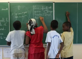 À la rentrée, ils resteront sans école : le parcours des jeunes mahorais sans solution À la rentrée, ils resteront sans école : le parcours des jeunes mahorais sans solution