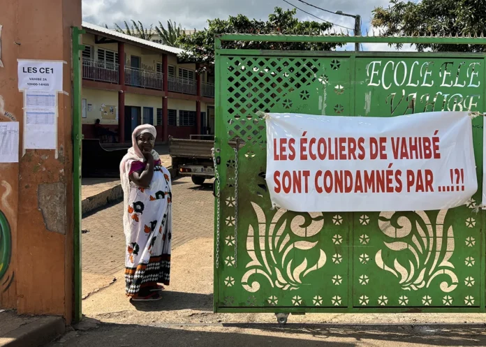 À Vahibé, la rentrée n’a pas eu lieu : les parents maintiennent le blocage À Vahibé, la rentrée n’a pas eu lieu : les parents maintiennent le blocage