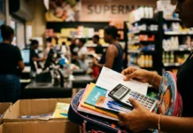 L’allocation scolaire suffit-elle encore aux familles mahoraises ? L'allocation scolaire suffit-elle encore aux familles mahoraises ?
