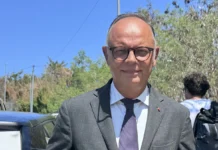 Mayotte au cœur d’une passe d’armes entre Édouard Philippe et Jean-Luc Mélenchon Mayotte au cœur d’une passe d’armes entre Édouard Philippe et Jean-Luc Mélenchon
