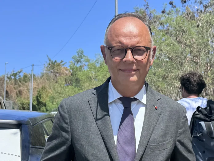 Mayotte au cœur d’une passe d’armes entre Édouard Philippe et Jean-Luc Mélenchon Mayotte au cœur d’une passe d’armes entre Édouard Philippe et Jean-Luc Mélenchon