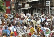 Mayotte franchit le cap des 323 000 habitants : une croissance démographique qui interroge l’avenir du territoire Mayotte franchit le cap des 323 000 habitants : une croissance démographique qui interroge l'avenir du territoire