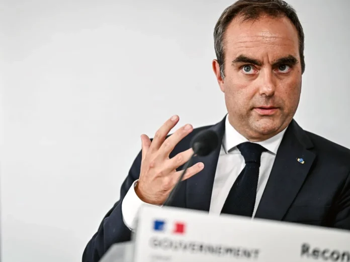 Sébastien Lecornu demande aux élus locaux d'assurer la refondation de leur île