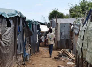 À Tsoundzou 2, le camp d’exilés grandit toujours tandis que les demandes d’asile s’éternisent À Tsoundzou 2, le camp d’exilés grandit toujours tandis que les demandes d’asile s’éternisent