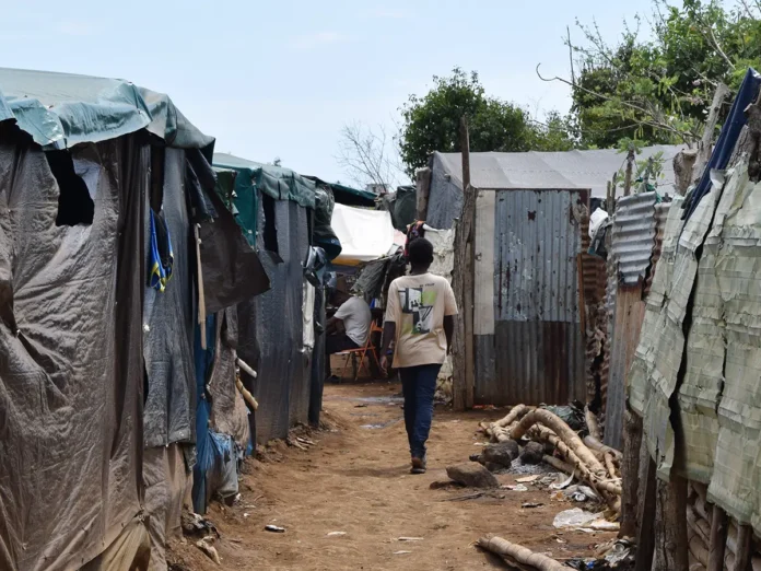 À Tsoundzou 2, le camp d’exilés grandit toujours tandis que les demandes d’asile s’éternisent