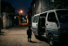Comores : la vidéo d’un enfant violenté pour vol présumé crée un tollé Comores : la vidéo d’un enfant violenté pour vol présumé crée un tollé