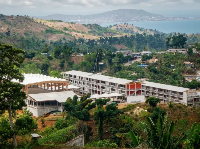 Le futur collège de Vahibé devient enfin visible sur le chantier