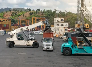 Port de Longoni : ils attendent toujours du département un chèque de 18,5 millions de dédommagement Port de Longoni : MCG attend un chèque de 15 millions du département