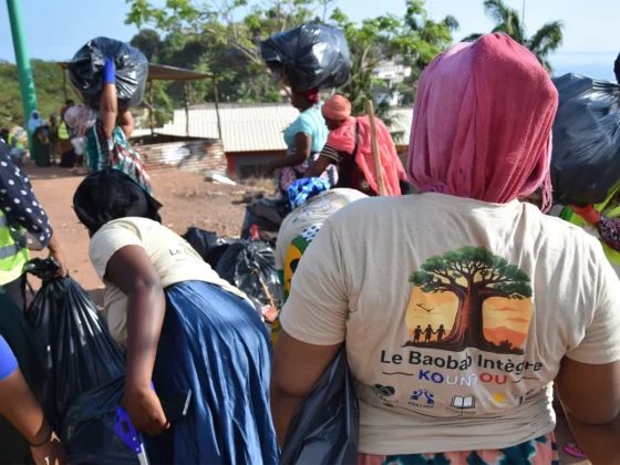 &Agrave; Koungou, les b&eacute;n&eacute;voles du Baobab Int&egrave;gre ramassent les d&eacute;chets et veulent changer les mentalit&eacute;s