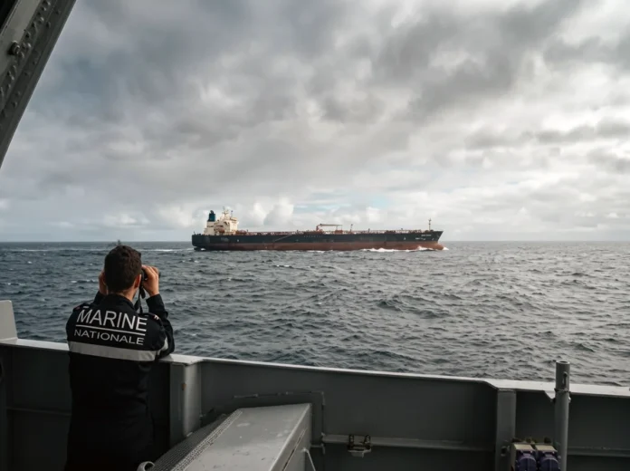 Au large de La Réunion, un pétrolier soupçonné d’appartenir à la flotte fantôme russe arraisonné
