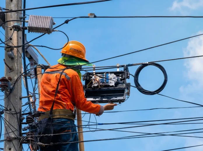 Fibre optique à Mayotte : Orange sommé de suspendre son déploiement par l’Autorité de la concurrence