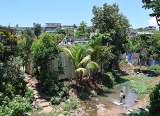 Le long de la rivière Majimbini, sensibiliser et prévenir les crues pour protéger les habitants Le long de la rivière Majimbini, sensibiliser et prévenir les crues pour protéger les habitants