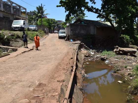 Le long de la rivi&egrave;re Majimbini, sensibiliser et pr&eacute;venir les crues pour prot&eacute;ger les habitants