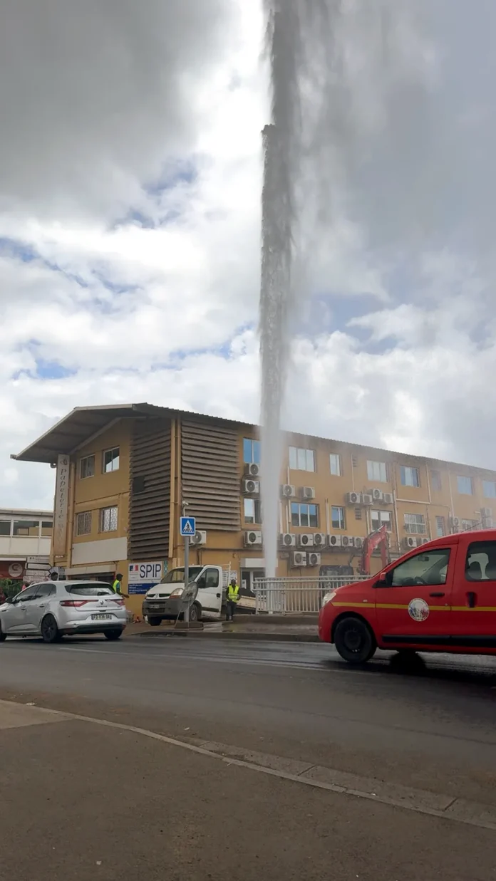 Une fuite d’eau spectaculaire qui indigne la population mahoraise