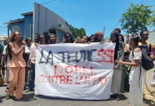 « Voir les autres agir pendant que nous sommes dans le silence » : trois lycéennes face à une mobilisation en suspens à Mayotte « Voir les autres agir pendant que nous sommes dans le silence » : trois lycéennes face à une mobilisation en suspens à Mayotte