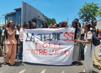 « Voir les autres agir pendant que nous sommes dans le silence » : trois lycéennes face à une mobilisation en suspens à Mayotte « Voir les autres agir pendant que nous sommes dans le silence » : trois lycéennes face à une mobilisation en suspens à Mayotte