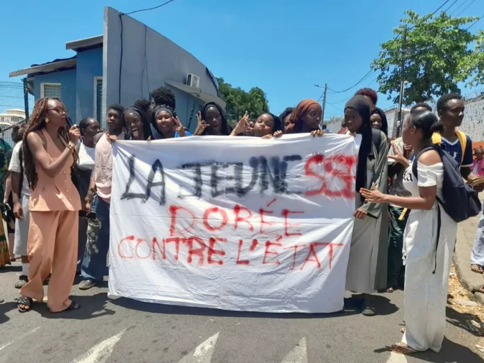 « Voir les autres agir pendant que nous sommes dans le silence » : trois lycéennes face à une mobilisation en suspens à Mayotte
