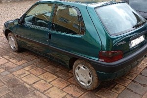 à vendre une citroen saxo essence 1.1 litre