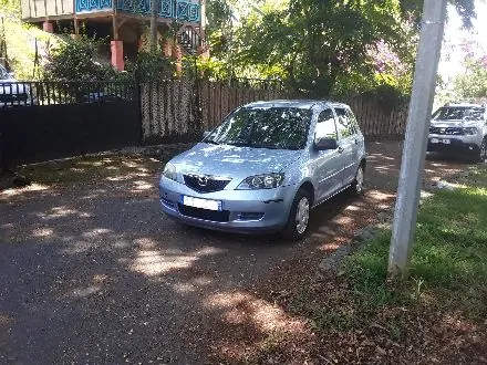 à louer mazda 2 essence