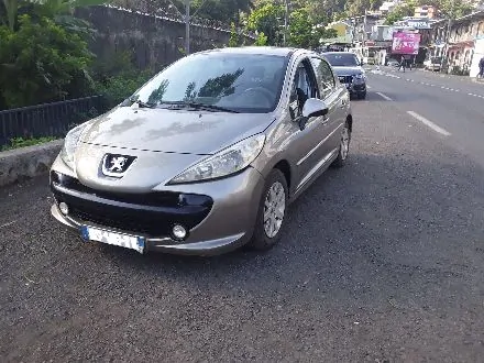 à vendre une peugeot 207 diesel