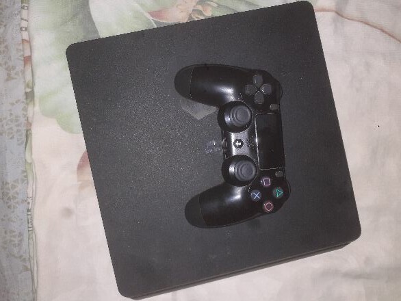 PS4 slim 500Go