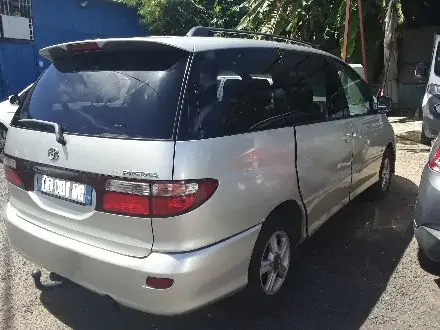 à vendre un monospace toyota previa 8 places diesel 2.0 d4d
