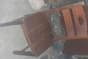 URGENT vends chaises bois massif