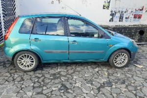 Vends ford fiesta 5 très urgent.