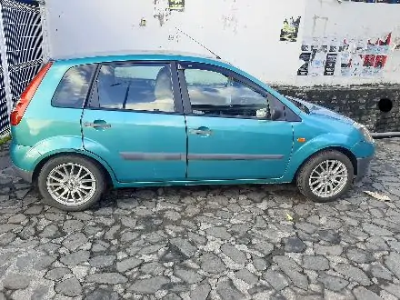 Vends ford fiesta 5 très urgent.