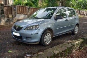 à venrde à mamoudzou une mazda 2
