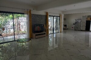 à louer à kaweni  un appartement de type t5