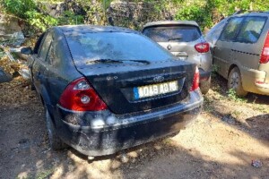 à vendre pour pièces une ford mondeo essence