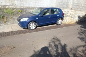 à louer à mamoudzou une dacia sandero