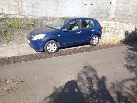 à louer à mamoudzou une dacia sandero