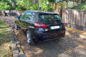 à vendre une peugeot 308 diesel 1.6 hdi