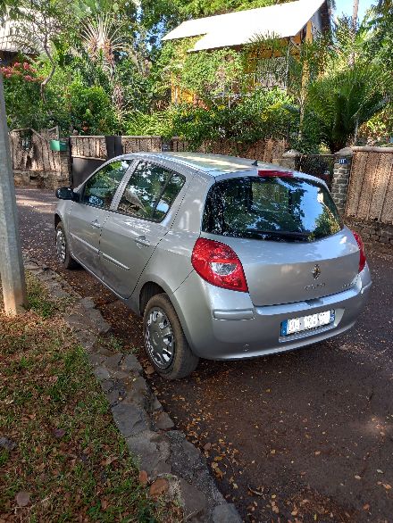 à vendre une clio 3  1.2  16v  essence