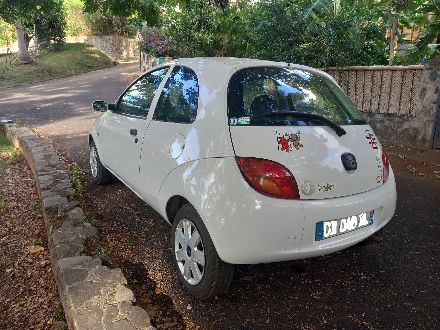 à vendre une ford ka  1.3 essence