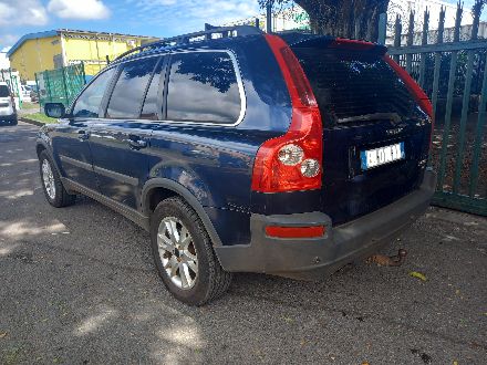 à vendre un 4X4  VOLVO  XC 90  2.4 diesel  boite automatique 7 places