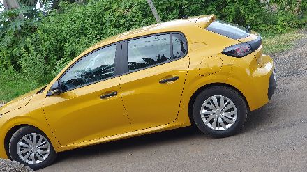 Vends Peugeot 208 jaune neuve